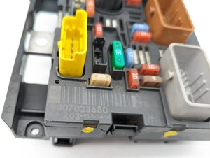 Caja De Fusibles Citroën / Peugeot 9807028680 BSM-R03 - Picture 1 of 3
