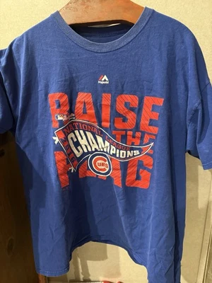 Camiseta Masculina Majestic MLB Chicago Cubs 2016 Champions Raise the Flag Tamanho XL - Imagem 1 de 4