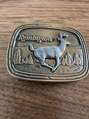 Hebilla de cinturón de cola blanca vintage Remington de latón Foto 1 de 2