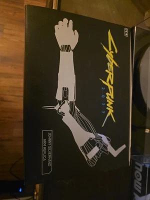 Réplica brazo Johnny Silverhand Neamedia Cyberpunk 2077 L30CM Foto 1 de 2
