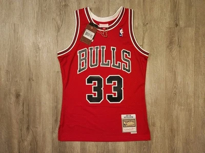 Camiseta Mitchell and Ness de los Chicago Bulls Scottie Pippen 1997-1998 para hombre talla pequeña Foto 1 de 4