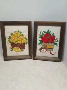 2 gerahmte Crewel Stickerei Nadelspitze Korb mit Zitronen und Äpfeln Bauernhof - Bild 1 von 8