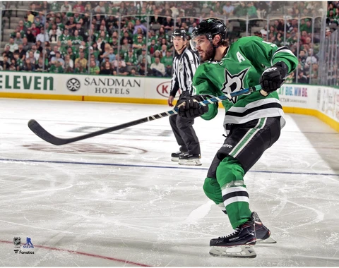 Tyler Seguin Dallas Stars Unsigned Green Jersey Shooting 11" x 14" Photo Cover