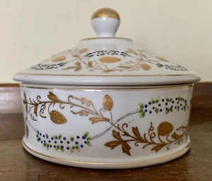 Porcelain hand painted 5.5” jewelry/trinket/candy box #7188 Excellent Condition - Picture 1 of 6