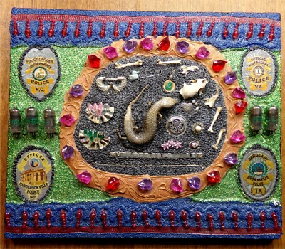 ARTE 3D ORIGINAL: Lagarto Muerto, Calavera de Ardilla, Insignia de Policía, Tubo de Vacío, Joyería Foto 1 de 4