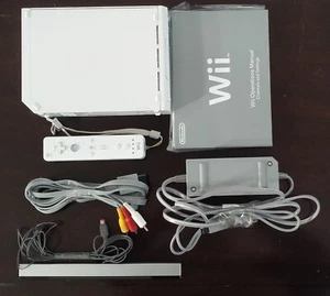 GENUINE NINTENDO WII GAME CONSOLE PLUS OME CONTROLLER ACCESSORIES - GOOD PRICE - Picture 1 of 7
