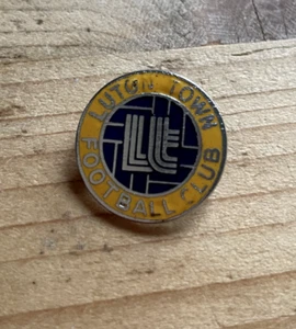 LUTON TOWN - VINTAGE ROUND COFFER ENAMEL FOOTBALL BADGE / PIN RARE 70's - Picture 1 of 2