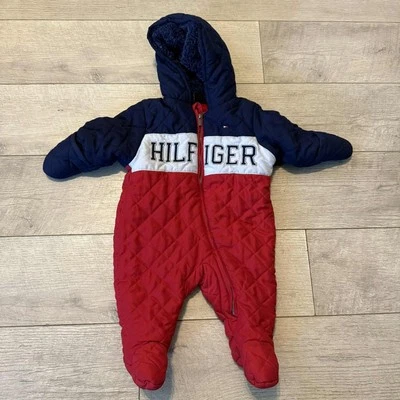 Bebé Tommy Hilfiger Traje de Nieve 0-3M Rojo y Azul Marino Foto 1 de 4