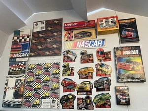 Posten 23 Vintage NASCAR Sammlerstücke Geschenkpapier, Valentinstag, Wandbordwände + - Bild 1 von 17