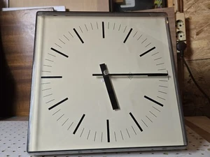 1x TN TELENORMA UHREN/ZEITDIENSTANLAGE Wanduhr, 33x 33x6cm, Gebraucht , VB - Picture 1 of 11