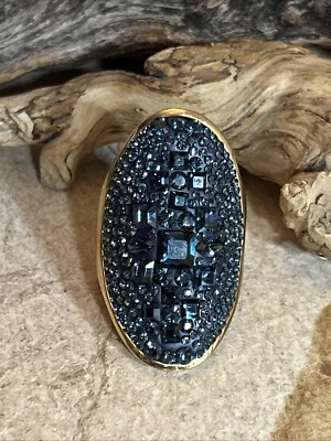 25. Anillo HENRI BENDEL Nueva York Cristal Azul Oscuro Tono Dorado 9.75s, 22g Foto 1 de 4