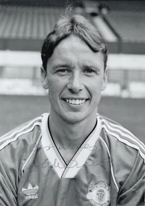 Mike Duxbury - Hand Signed 12x8 Photograph - Manchester United - SALE - COA - Picture 1 of 1