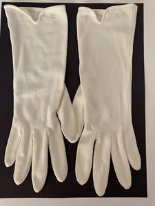 Vintage Ivory Soft 100% Nylon Medium Length Vented Women's Gloves Size 8 - Picture 1 of 8
