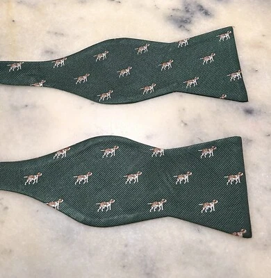 RARO Tommy Hilfiger Foxhound Perro Perro Perro Perro 100% Seda Verde Auto Corbata Pajarita Foto 1 de 4