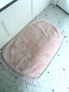 VTG MCM Oval Shag Throw Rug Pale Pink 60’s 70’s Retro Grannycore 40"x 27" - Picture 1 of 8