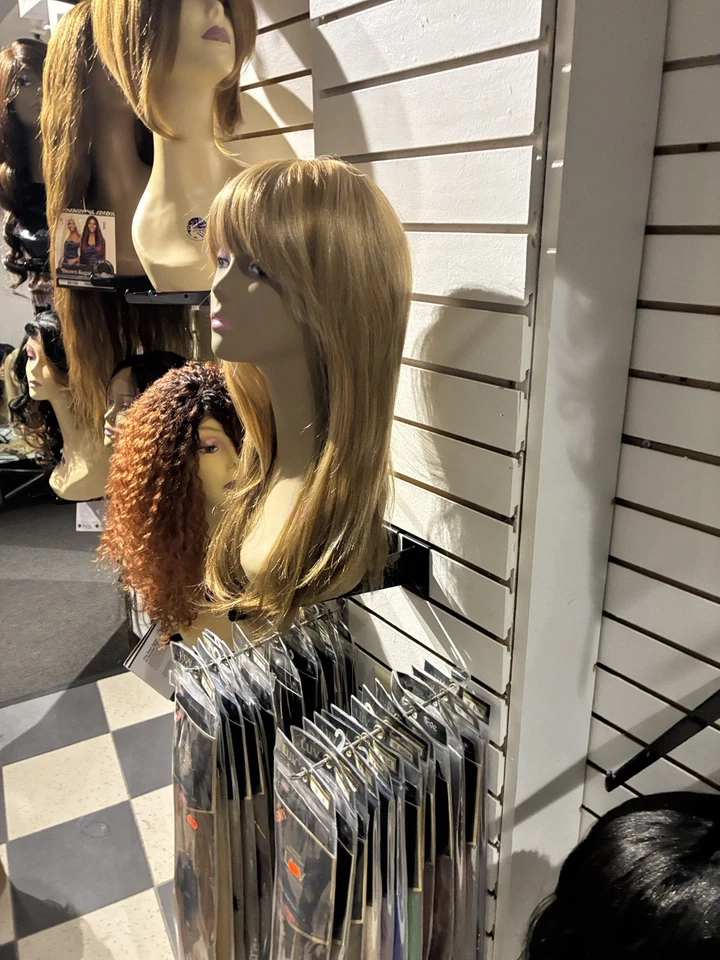 Peluca rubia dorada recta 2025 Shaggy Bang Boyfriend Bang Foto 1 de 4