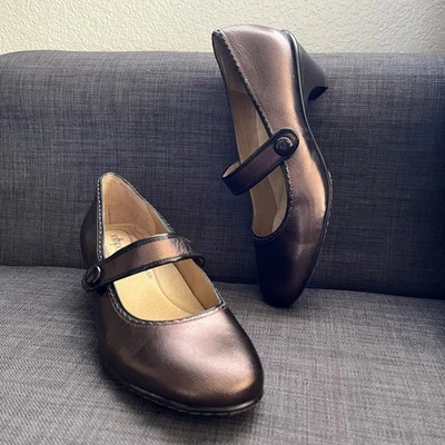 Softspots Mary Janes Slip-On Pumps Womens Size 7W Metallic Bronze Comfort Heels - Image 1 of 4