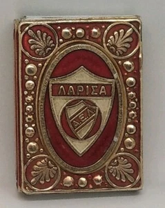 DE COLECCIÓN AL FOOTBALL CLUB Athlitiki Enosi Larissa CAJA DE PARTIDO SOPORTE CUBIERTA - Imagen 1 de 6