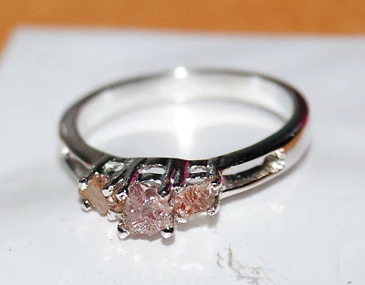 Anillo de compromiso de plata 925 con diamantes rugosos rojos naturales de 1,50 quilates Foto 1 de 4