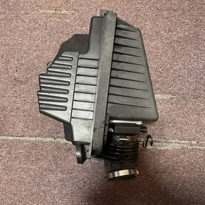 Air Box With Mass Air Flow Sensor For A 99-04 Oldsmobile Alero - Picture 1 of 3