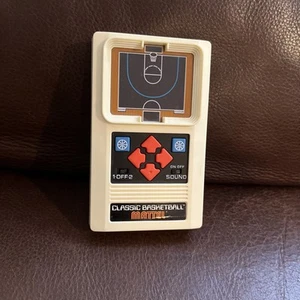 Mattel Classic Basketball Handheld Electronic Game - Vintage 2003 - TESTED - Picture 1 of 3