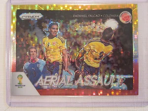 2014 Panini Prizm FIFA WC Soccer Aerial Assault Red & Yellow Radamel Falcao - Bild 1 von 3