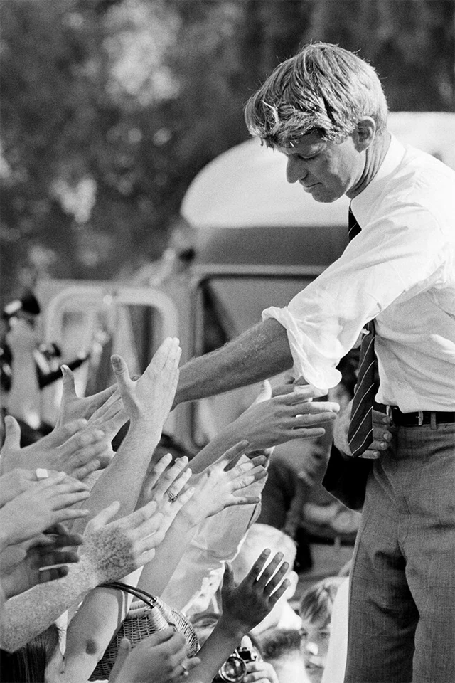 Arte de pared Bobby Kennedy en campaña presidencial sendero decoración del hogar - PÓSTER 20x30 Foto 1 de 4