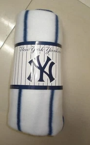 NY YANKEES Souvenir THROW BLANKET Fleece MET LIFE Giveaway - Picture 1 of 4