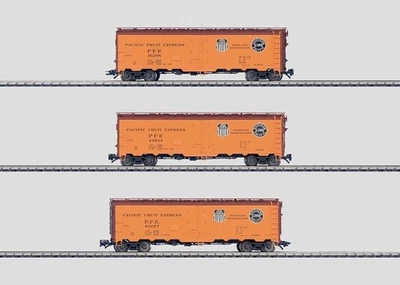 HO Marklin 45680 Southern Pacific Union Pacific Reefer Car Set of 3 - Image 1 of 2