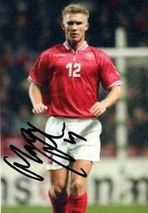 DINAMARCA, WEST BROM & DERBY: FOTO DE ACCIÓN FIRMADA POR MARTIN ALBRECHTSEN 6x4 + certificado de autenticidad - Imagen 1 de 1