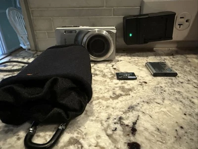 Cámara digital Olympus Stylus 7010 12 MP con estuche cargador de baterías 2 GB xD PROBADA Foto 1 de 4