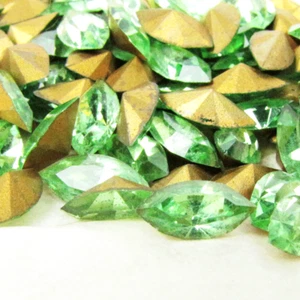 (20) 10 x 5 Vintage Czech Peridot Navette Rhinestones Gold-Foiled Pointed Backs - Picture 1 of 5