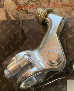 1EA NUEVO SOPORTE PALANCA LADO DERECHO PLATA ATC125M ATC250ES ATC200M ATC200S (272G) - Imagen 1 de 1