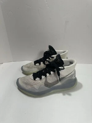Nike KD 12 TB Wolf Blanco/Negro Brilla en la Oscuridad CN9518-100 Zapatos Para Hombres Kevin Durant Talla 6.5 Foto 1 de 4