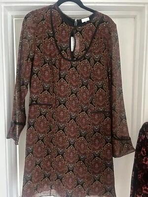 Crudo NUEVO CON ETIQUETAS Estampado Paisley Negro/Marrón, Mangas Semi Transparentes, Forrado Cuello Cerradura Foto 1 de 4