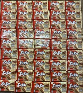 45 CONFEZIONI Kit Kat Ciambella Smerigliata al Cioccolato Cialde Croccanti al Cioccolato | 1,5 oz - Foto 1 di 7