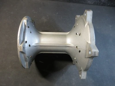 1991 1992 1993 Yamaha YZ250 Rear wheel hub 4EW-25311-00-00 - Image 1 of 4