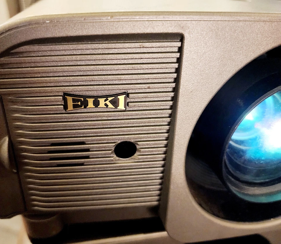 Eiki LC-XG400 3LCD Projector 5000 ANSI Large Venue HD - Image 1 of 4
