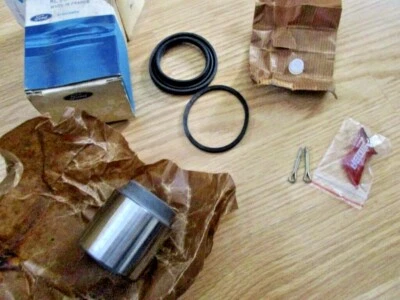 Juego de reparación de pinzas de freno Ford Fiesta 1976-1983 número 1575786, 77FB-2L484-AB nuevo de stock Foto 1 de 4