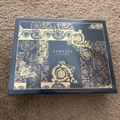 Versace Pour Homme Set de Regalo - Eau de Toilette, Champú, After Shave Foto 1 de 2