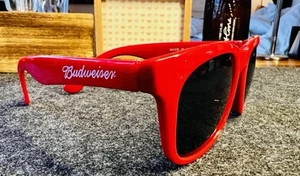 Gafas de sol Budweiser de plástico rojo - Imagen 1 de 5