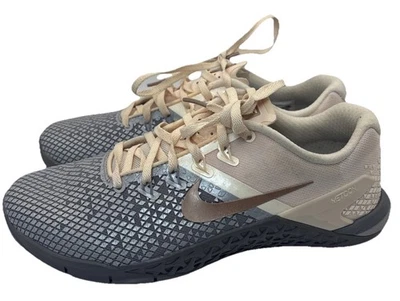 Nike Metcon 4 XD MTLC Atmosphere Gris Rosa AV2252-001 Zapatos Para Mujer Talla 9” Foto 1 de 4