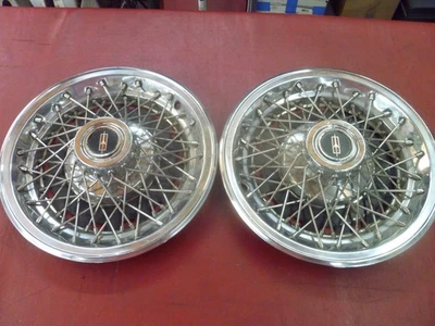 DE COLECCIÓN 1979-1982 Oldsmobile Cutlass 14" alambre tapacubos giratorios cubiertas de rueda Foto 1 de 4