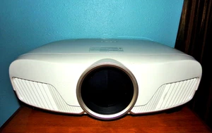 Epson PowerLite Home Cinema 5040UBe 3LCD 4K Mejora HDR Casi Como Nuevo EDICIONES - Imagen 1 de 22