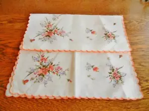 2 PAÑUELOS VINTAGE SHANGHAI HANKIES BORDE NARANJA NARANJA Y LAVANDA SIN USAR - Imagen 1 de 2