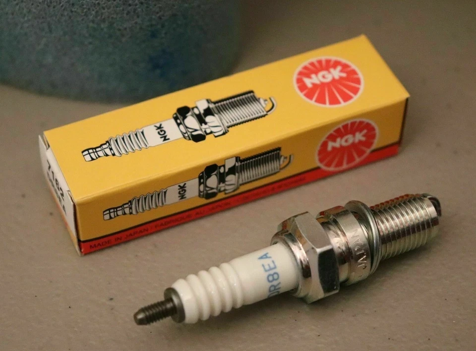 Bujía NGK DR8EA KAWASAKI KLX125 KLX125L DRZ125 DRZ125L 125  Foto 1 de 1