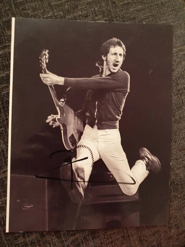 Pete Townshend Signed 10 X 8 Stage Image Cover