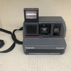 Cámara instantánea Polaroid Impulse vintage con correa en buen estado - Imagen 1 de 5