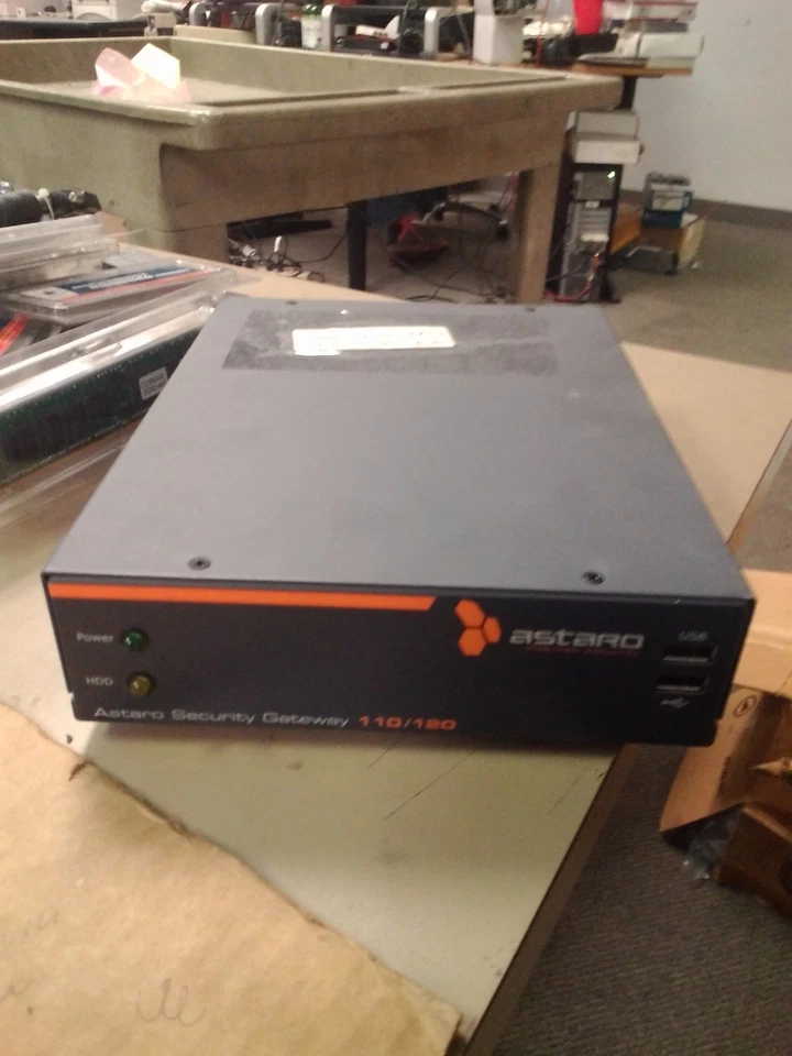 Gateway de seguridad en Internet Astaro ASG 110/120 Foto 1 de 3