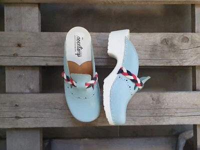 Zuecos suecos Troentorp divertidos azules claros con cuerda de tamaño insuficiente Foto 1 de 3